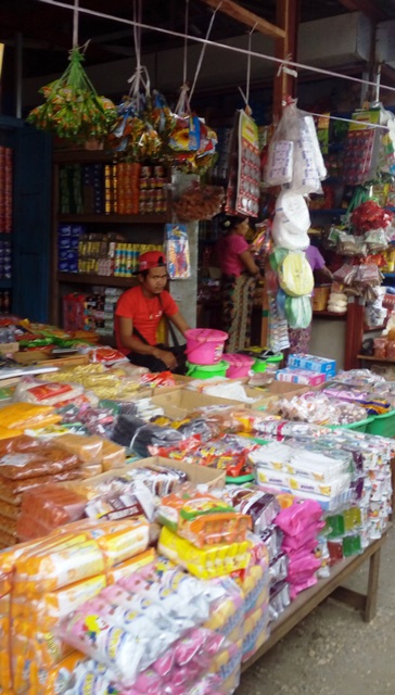 ミャンマー側の市場