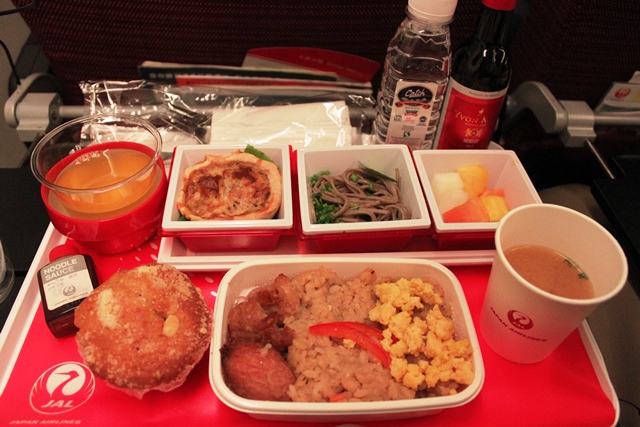 JALのデリー→東京エコノミー機内食