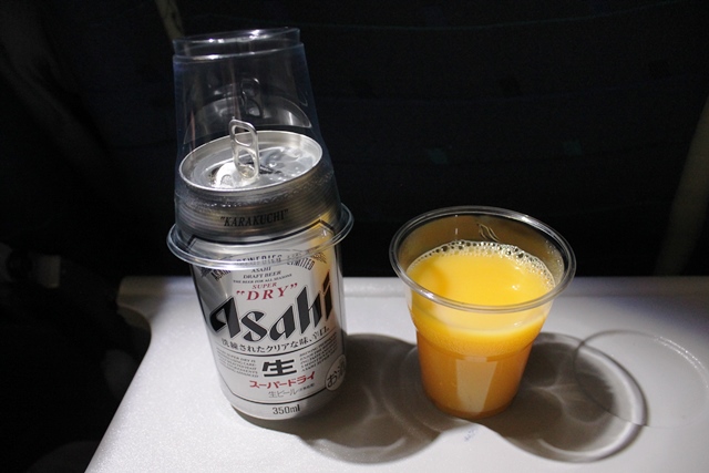 ビールとオレンジジュース