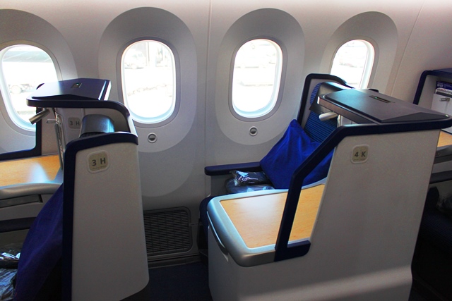 JAL　ANA　ビジネスクラス　比較：ANAの座席