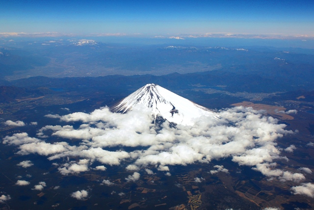南側から眺める富士山