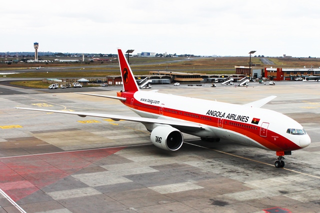 TAAGアンゴラ航空777-200機