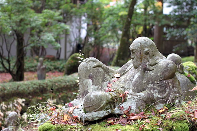 箱根・長安寺の石像