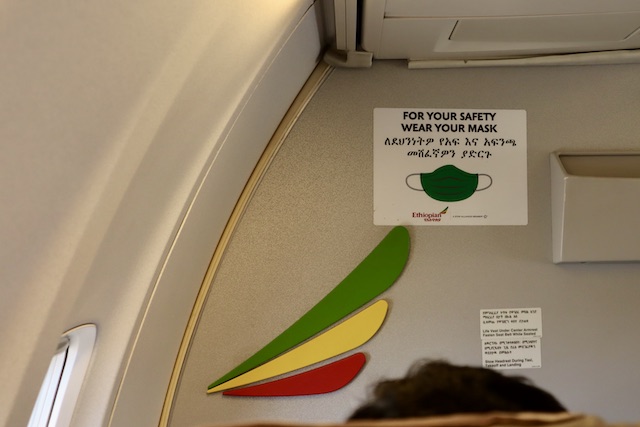 エチオピア航空のロゴとマスク着用の案内