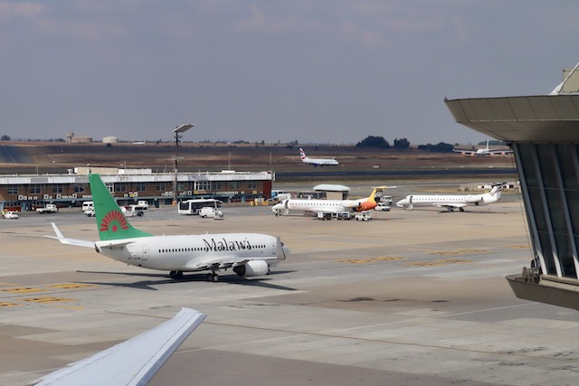 マラウィ航空737-700機