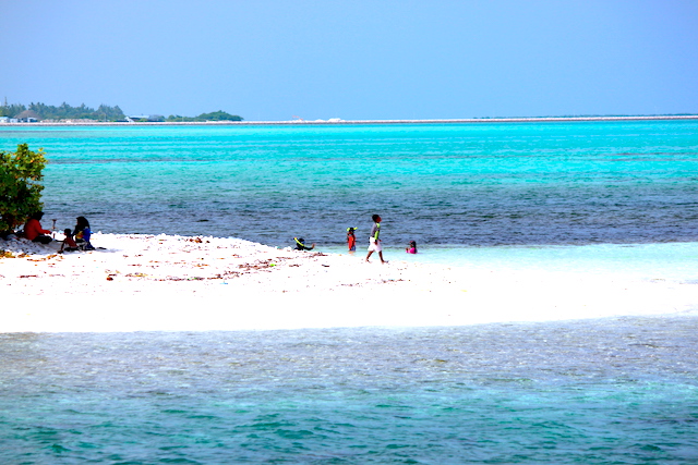 ガン島と結ばれているアッドゥ島の地元住民
