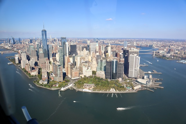 ヘリコプターから眺めるマンハッタン