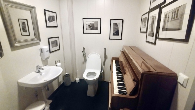 ピアノ付きトイレ