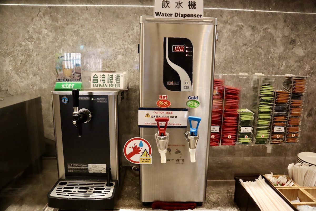 台湾ビールと飲料水器