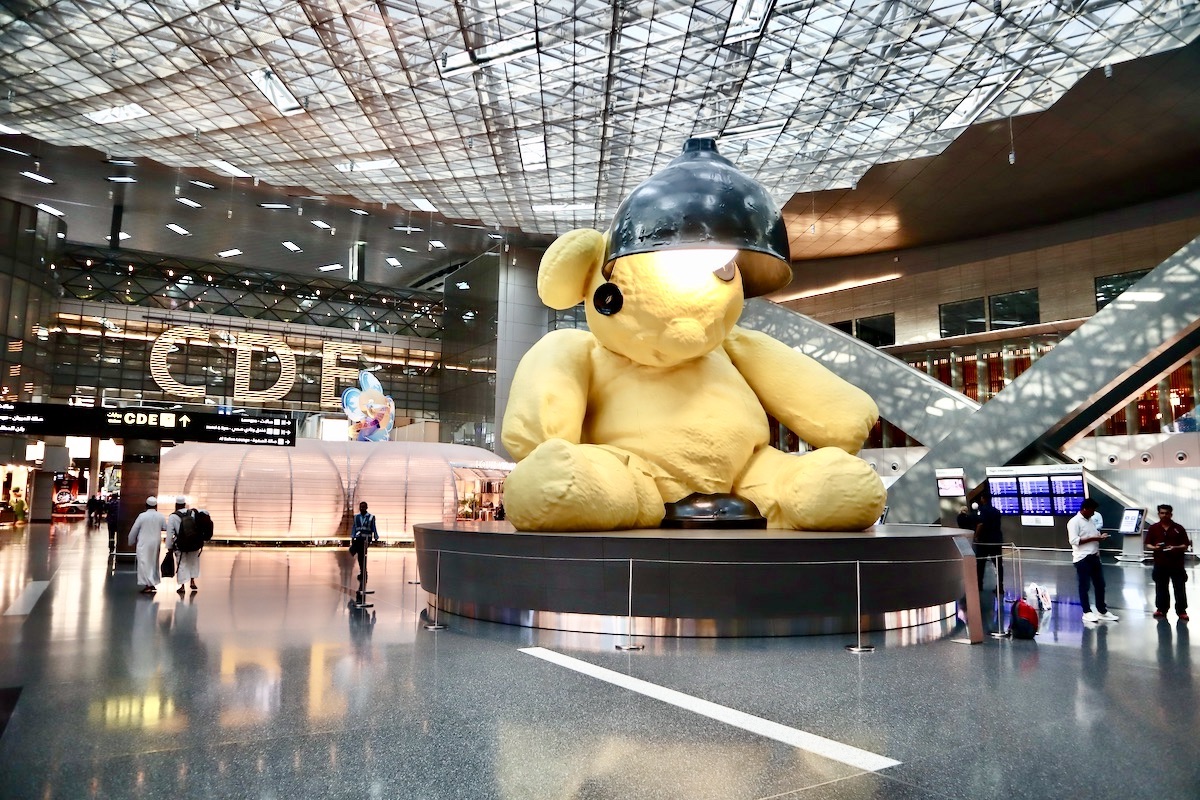 ドーハ空港名物の巨大テディベア
