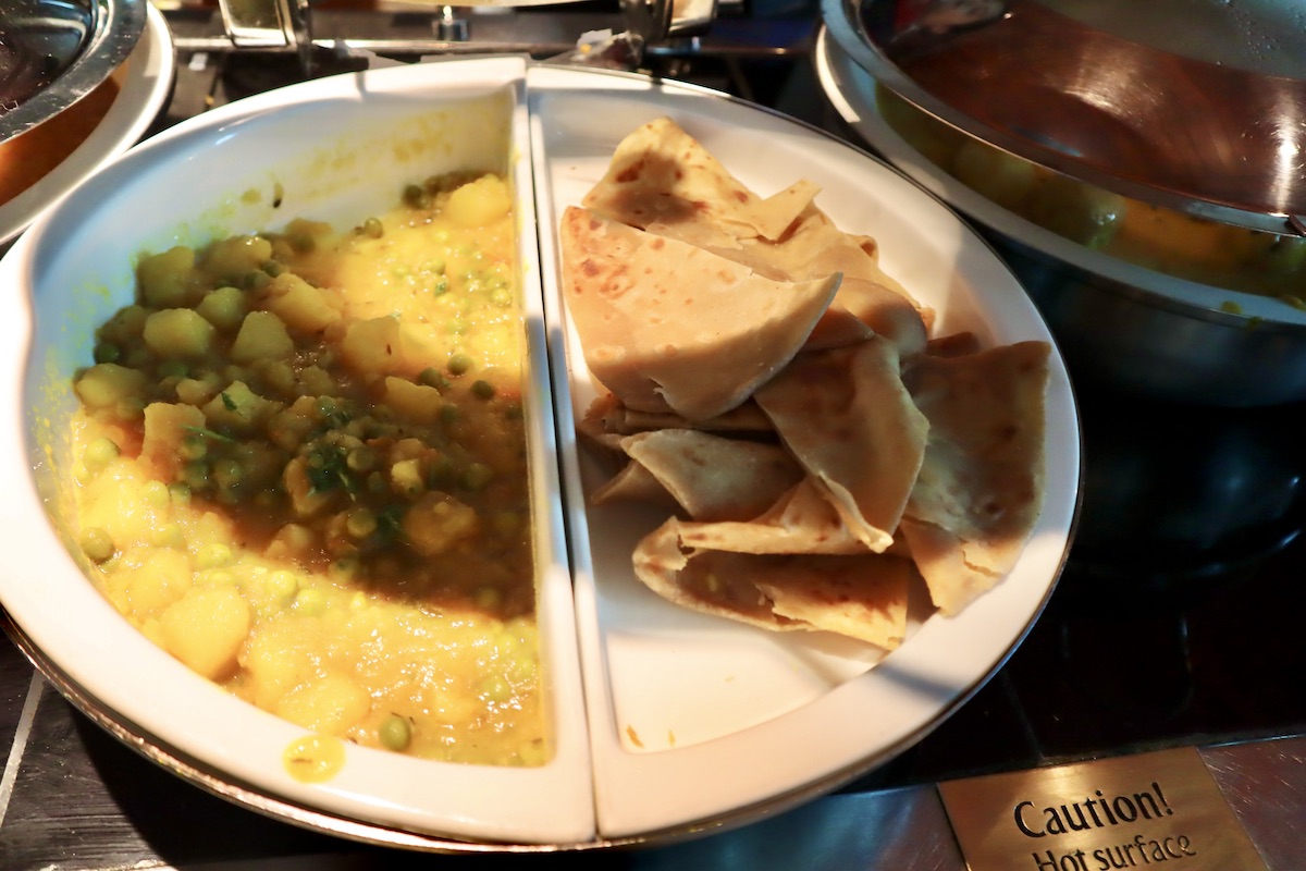 インド風芋のカレーとチャパーティ