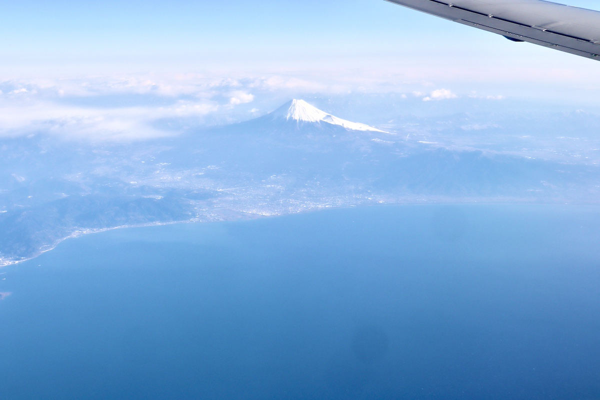駿河湾から眺める富士山