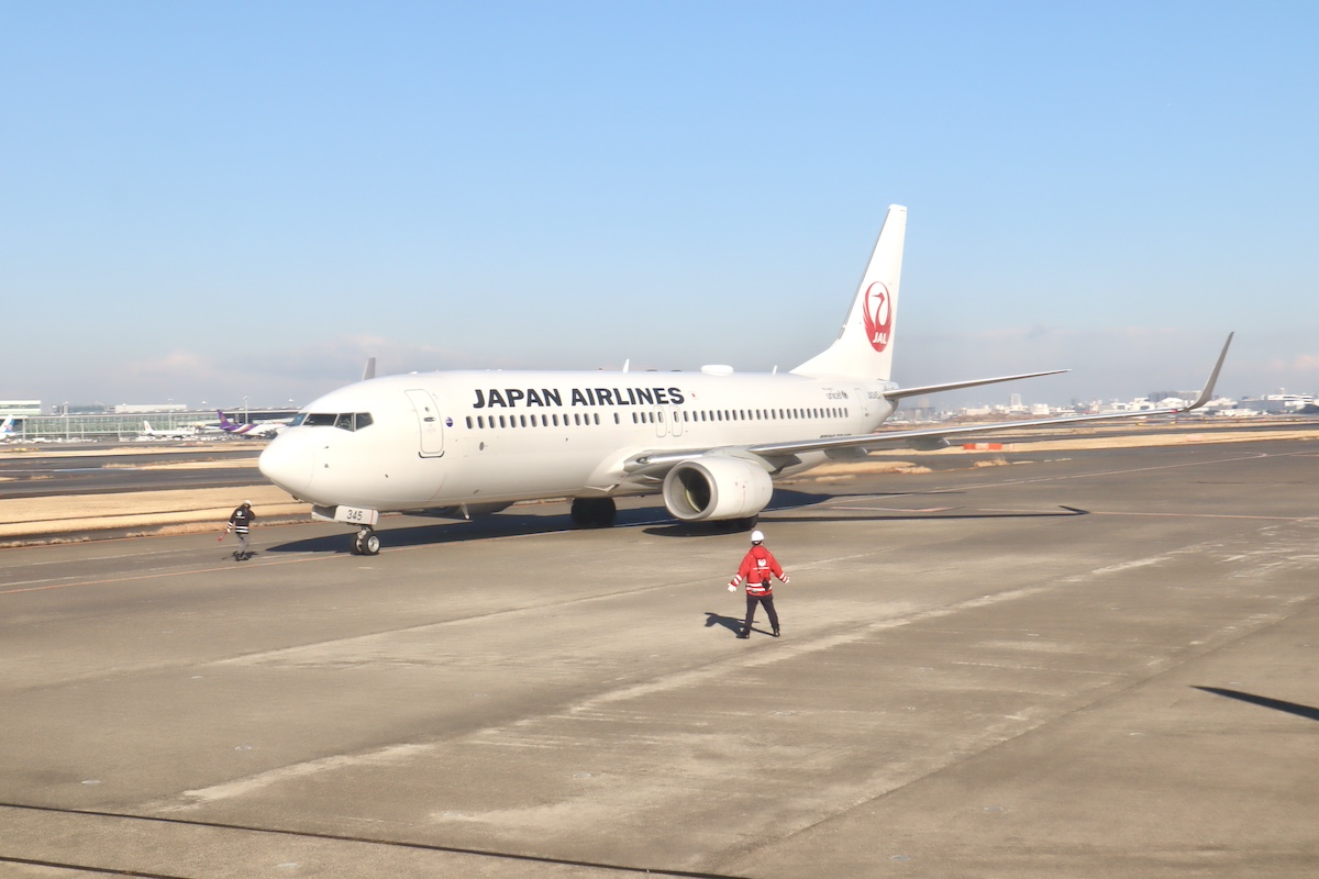 JAL737-800機