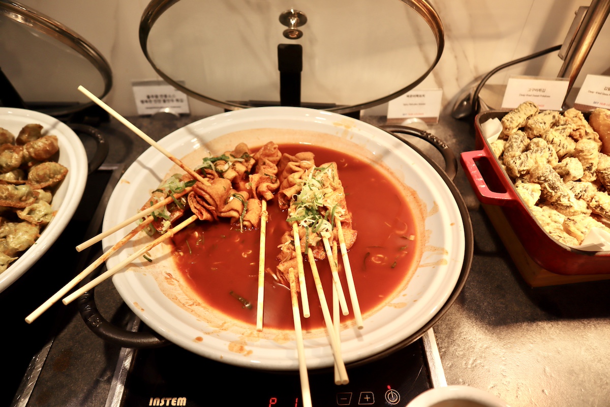 スカイハブラウンジ：イカの串焼き