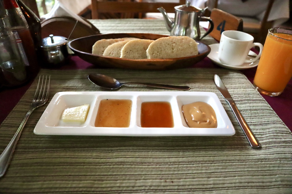 朝食のパンとジャム等