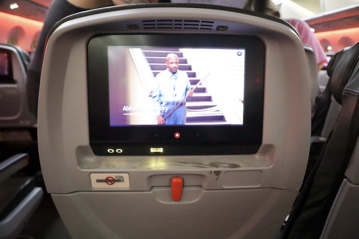 IMG 8554 テレビモニター付近にUSB-C電源