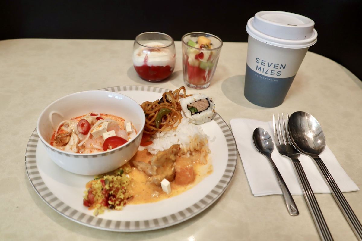 IMG 8606 ラウンジ飯