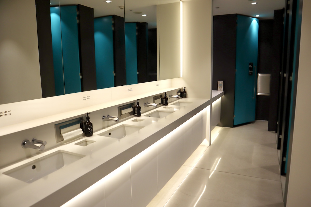 IMG 8651 男性トイレ内
