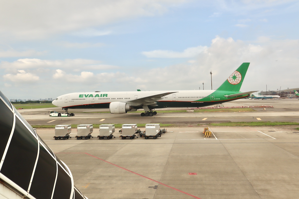 IMG 8853 駐機中のエバー航空777機