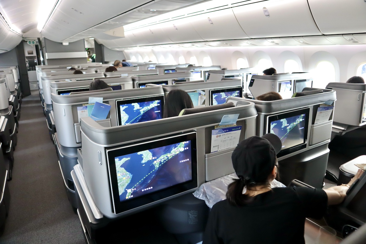 IMG 8857 離陸前のビジネスクラス機内