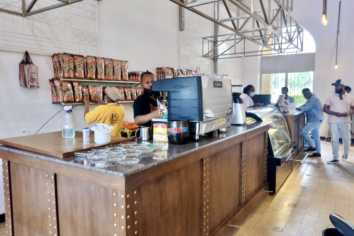 Ethiopia Addis 3 旧アディスアベバ駅内のトモカコーヒー