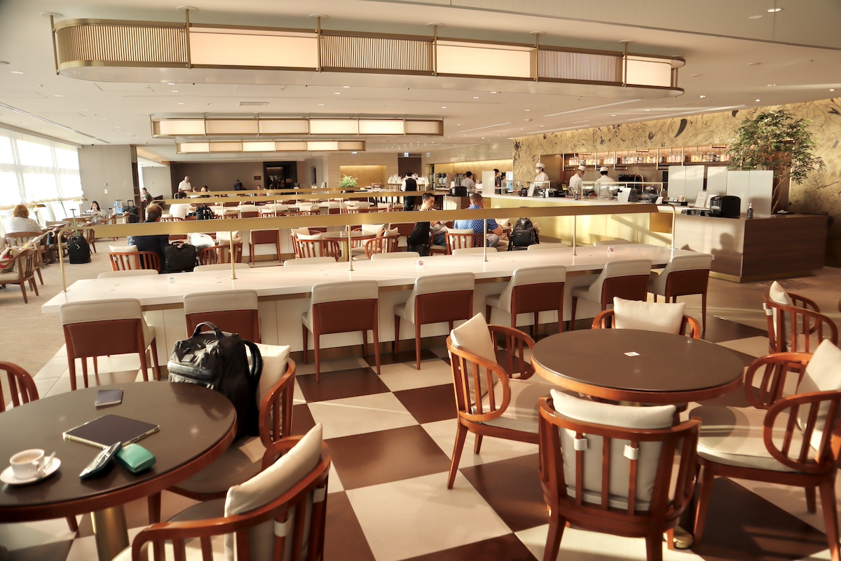 IMG 8897 JALファーストクラスラウンジ「JAL's Table」エリア内観