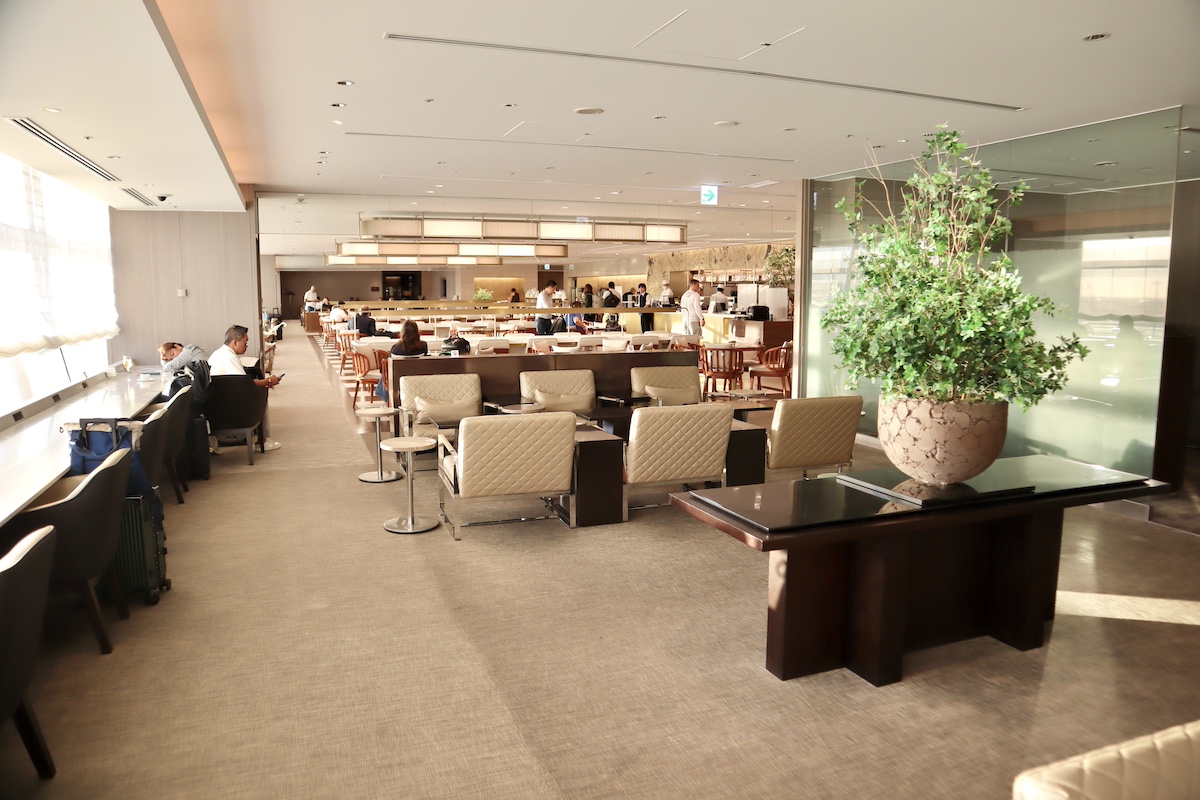 IMG 8900 「JAL's Table」付近のラウンジエリア