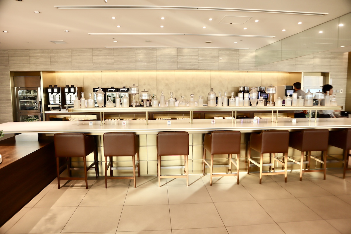 IMG 8926 JALファーストクラスラウンジ「JAL's Table」エリア内観