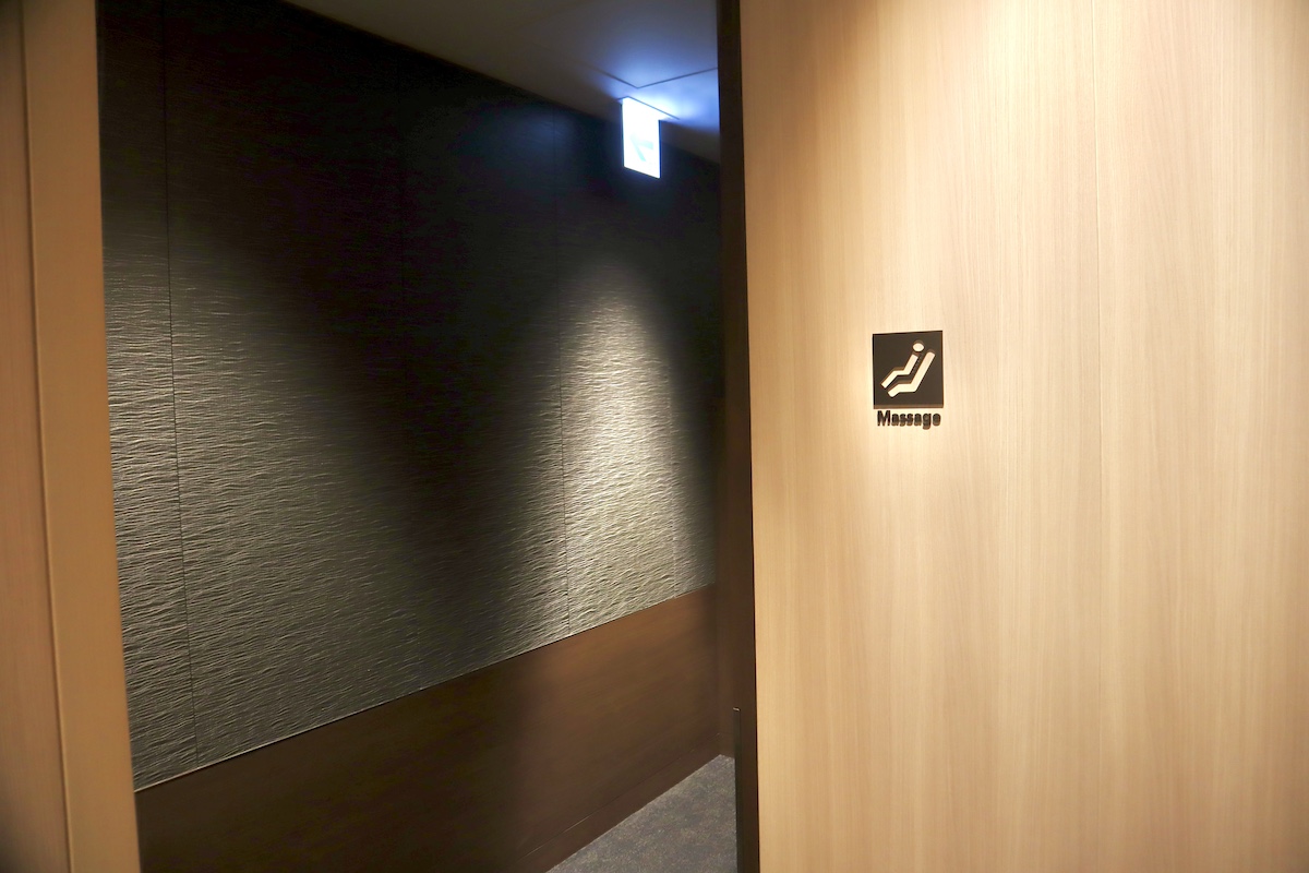 IMG 9008 羽田空港国際線JALサクララウンジ内観
