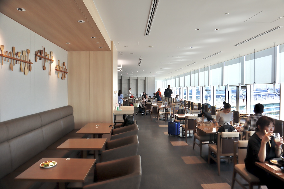 IMG 9009 羽田空港国際線JALサクララウンジ内観