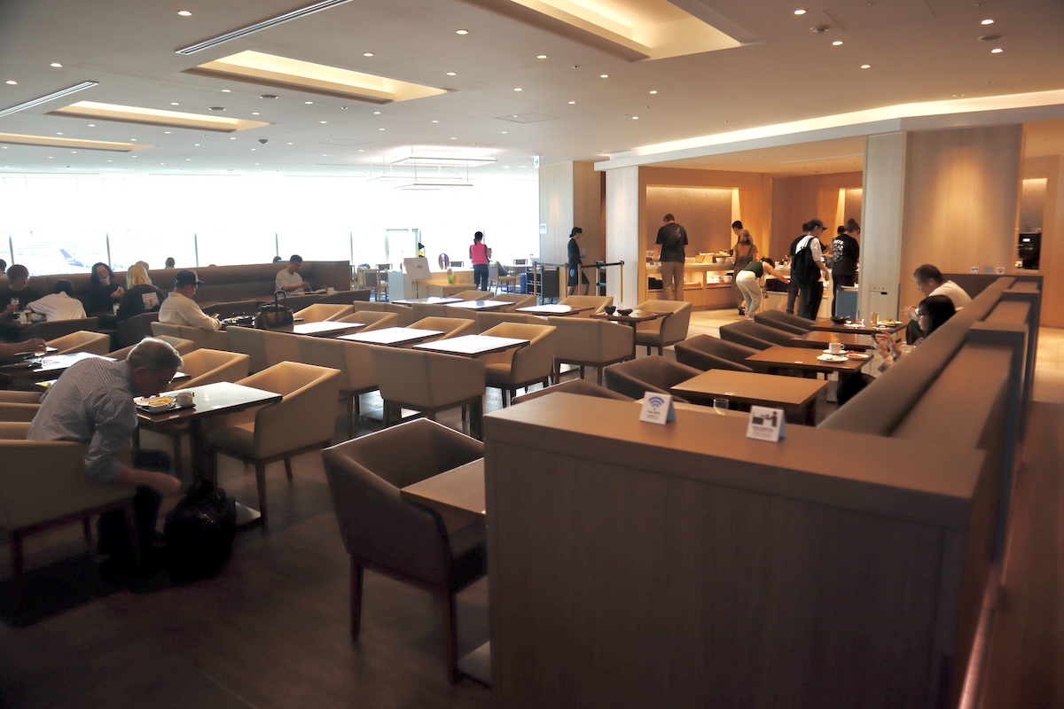 IMG 9012 羽田空港国際線JALサクララウンジ内観