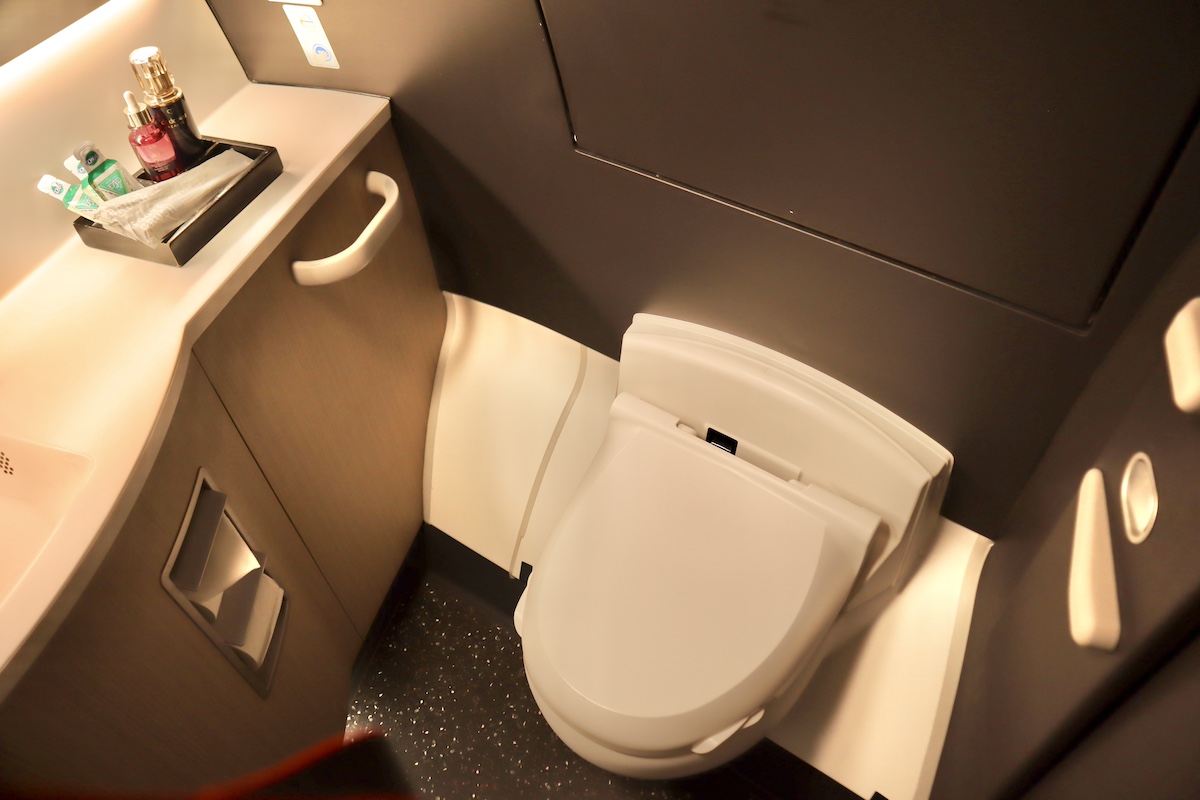 IMG 9074 JALA350-1000ファーストクラス化粧室