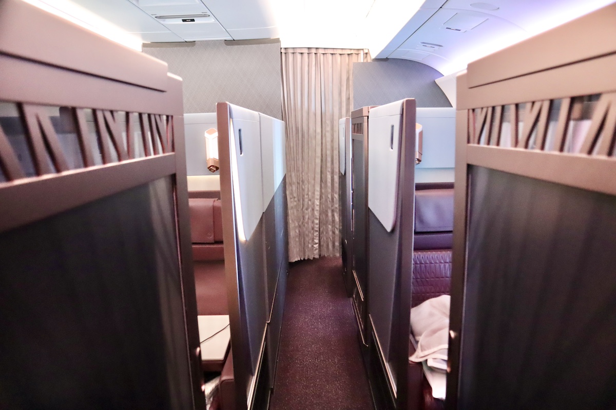 IMG 9103 前方から眺めるA350-1000ファーストクラスキャビン