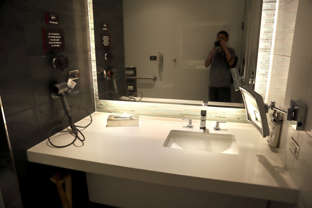 IMG 9170 フラッグシップラウンジのシャワー室洗面台