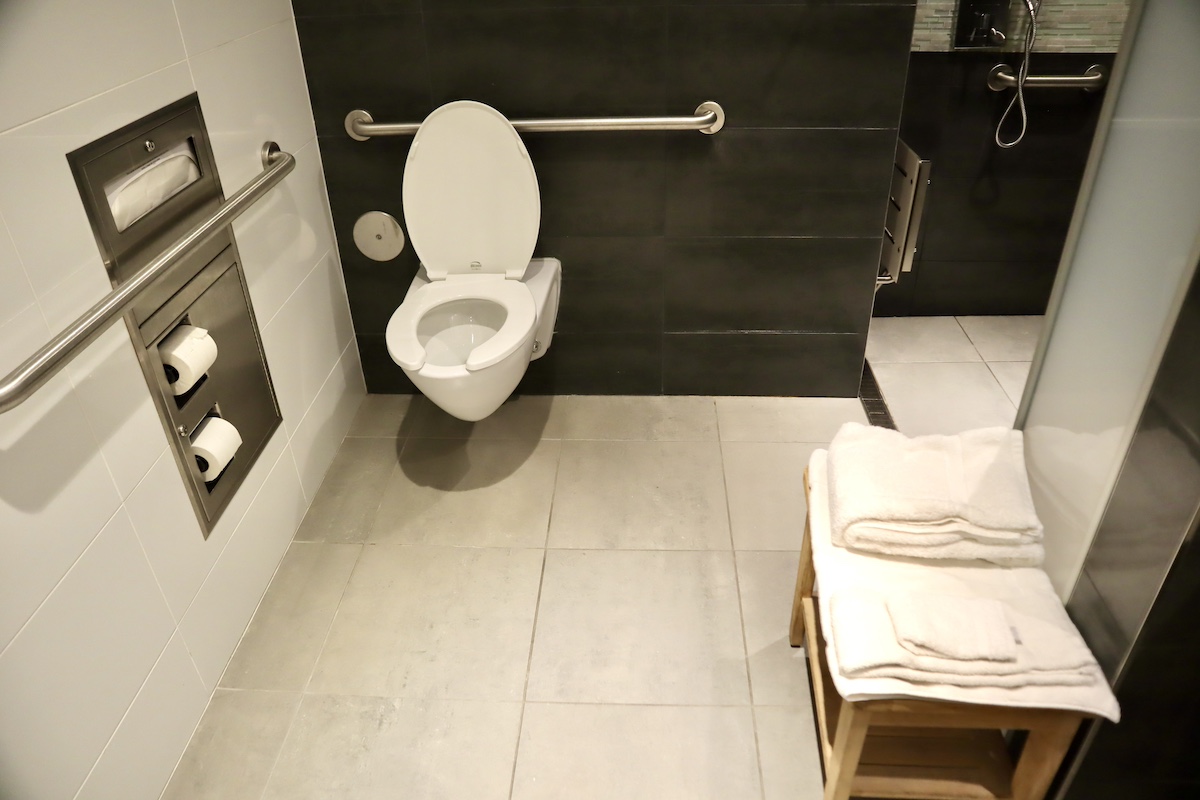 IMG 9172 フラッグシップラウンジのシャワー室内観