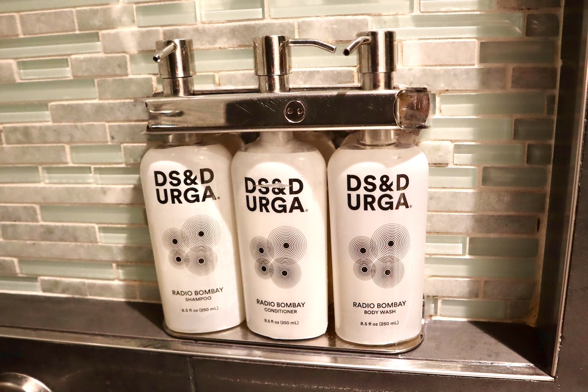 IMG 9173 フラッグシップラウンジのシャワー室スキンケアアメニティー