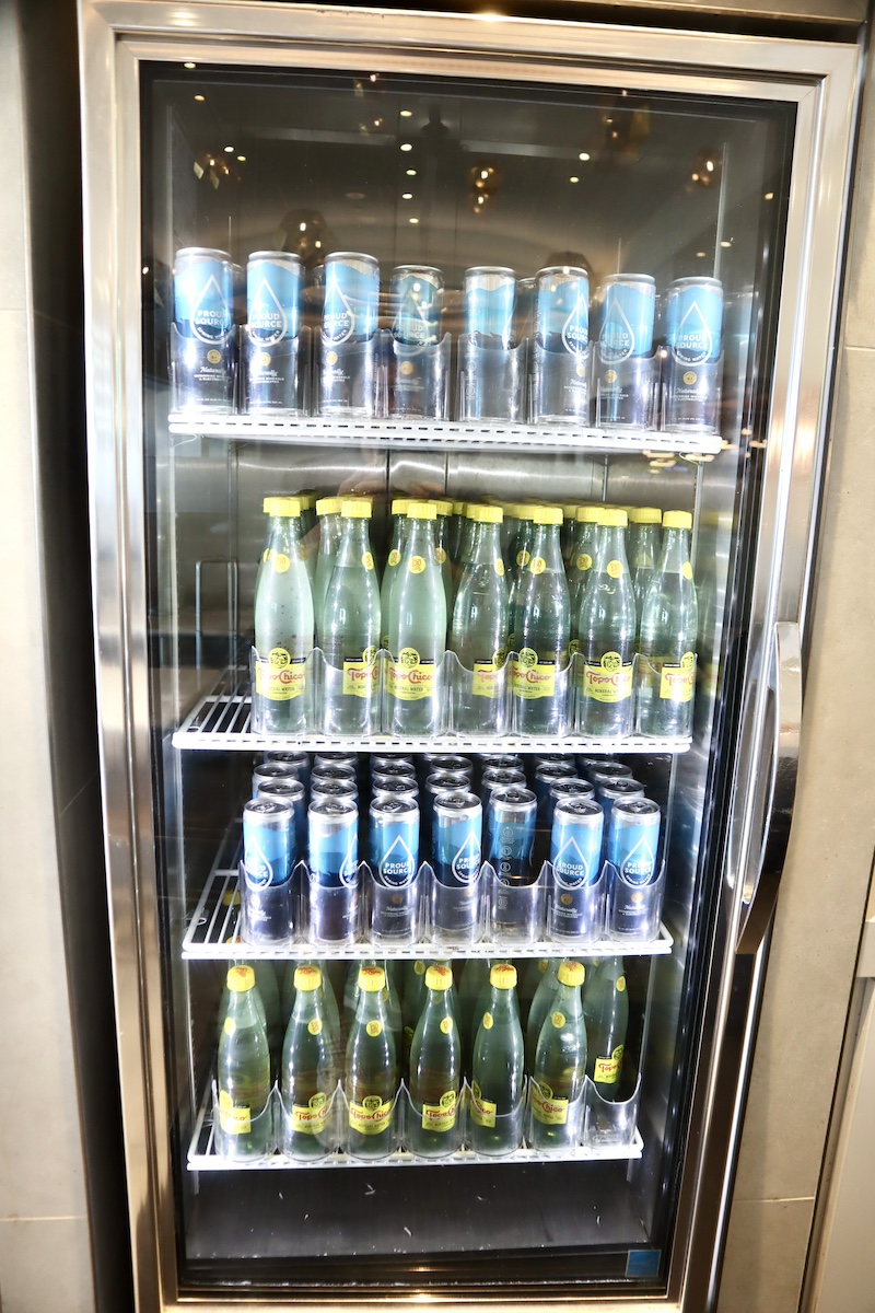 IMG 9181 水とスパークリングウォーター