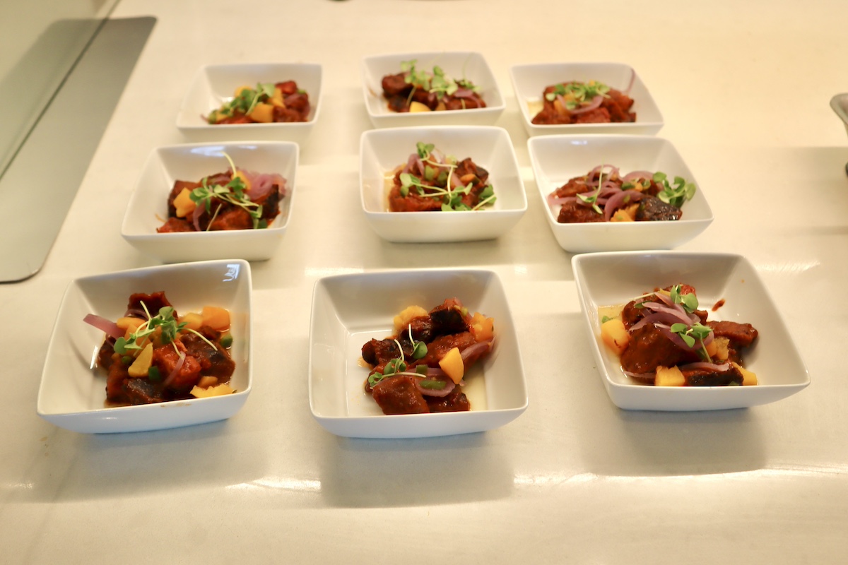 IMG 9234 BBQリブのピーチ添え