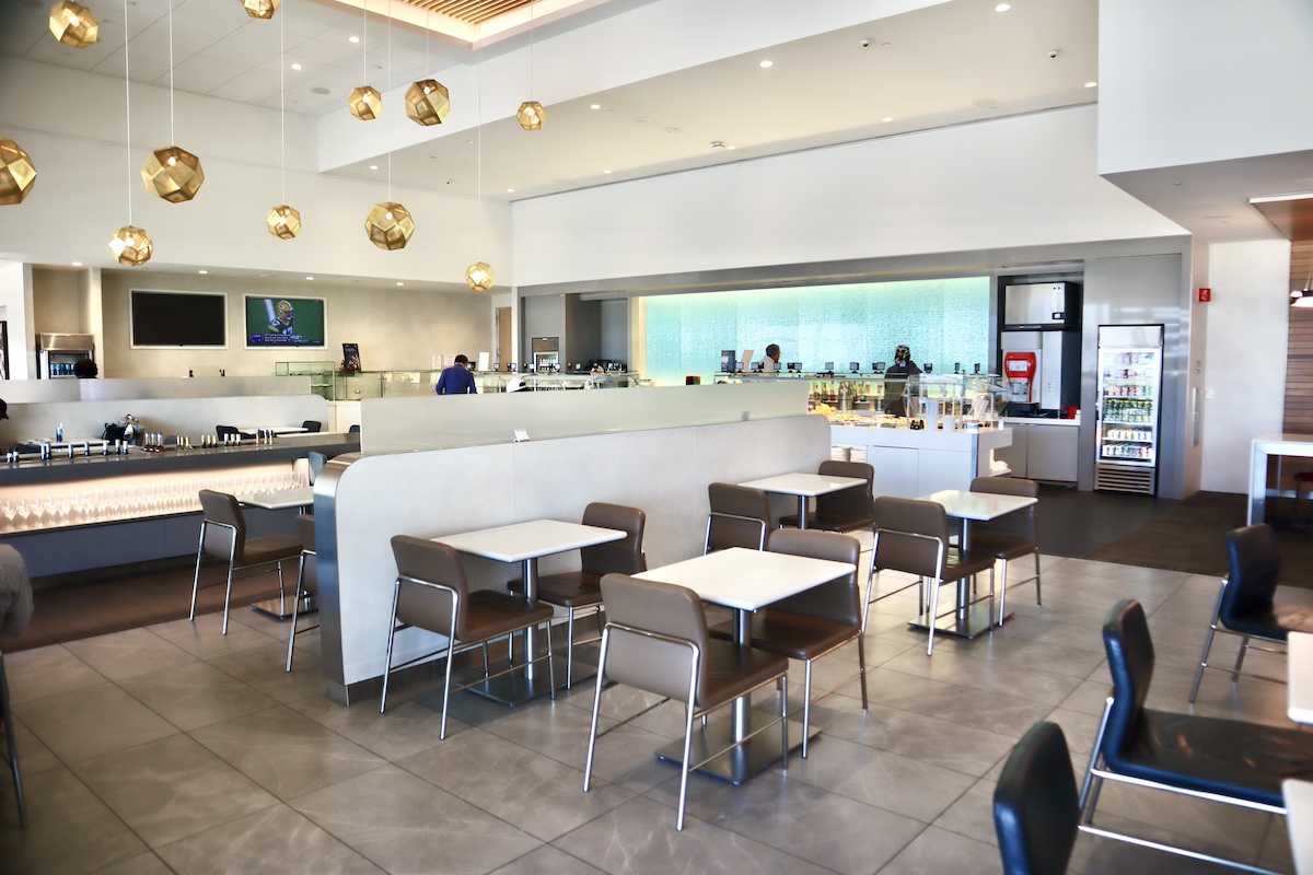 フラッグシップラウンジ・ダイニングエリア内観