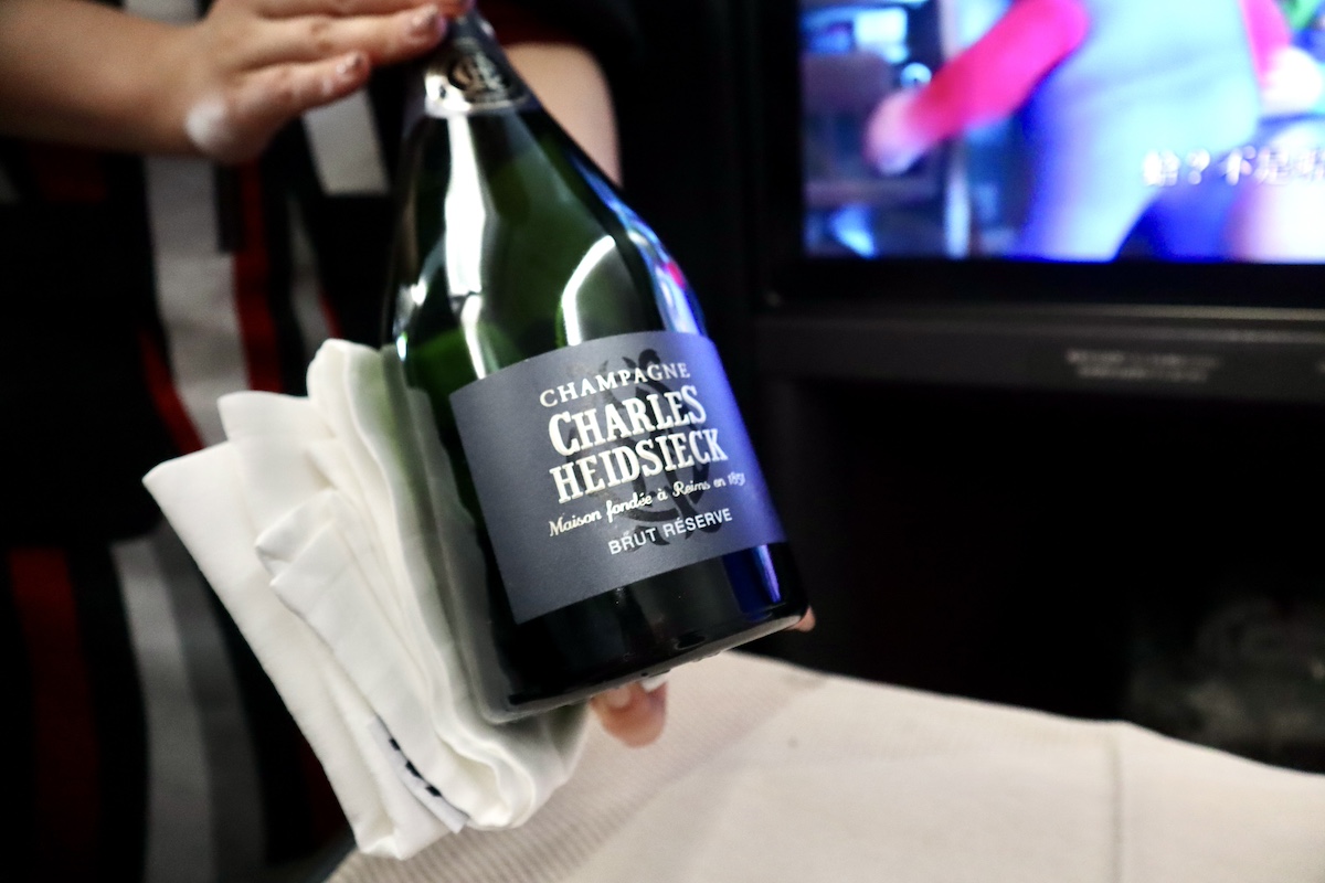 IMG 9336 食事時は常にドリンクのお代わりを勧めてくれる