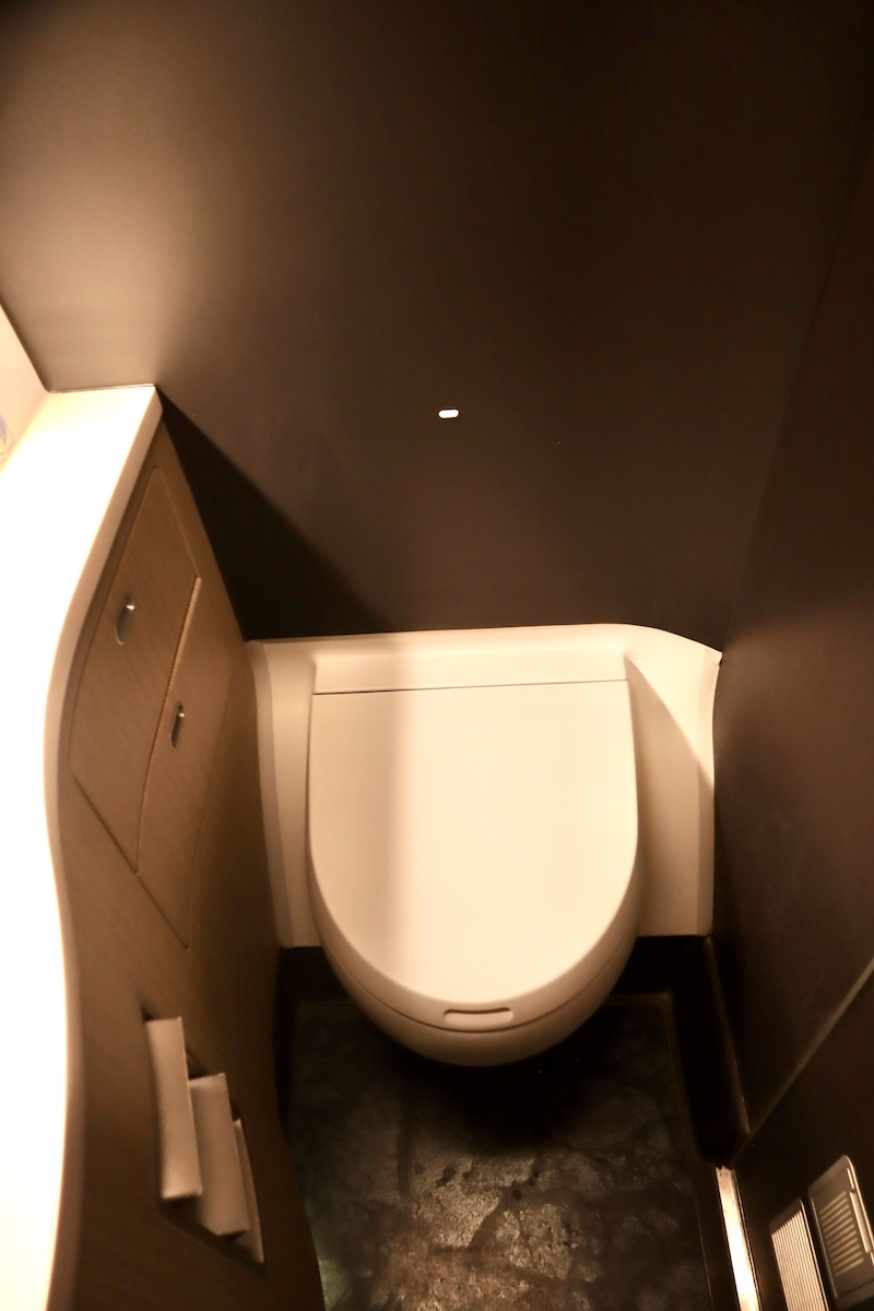 JALA350-900普通席化粧室