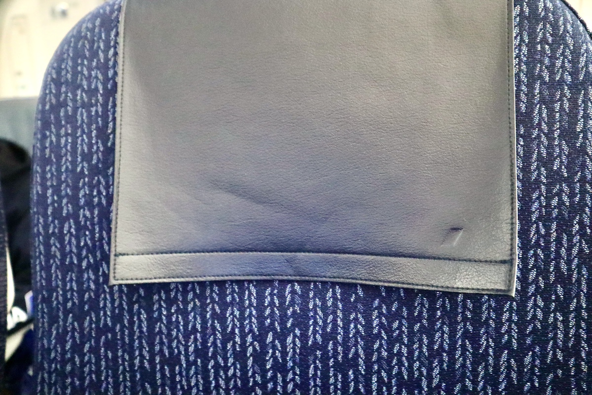 IMG 9538 ANA787-10はヘッドレスト無し