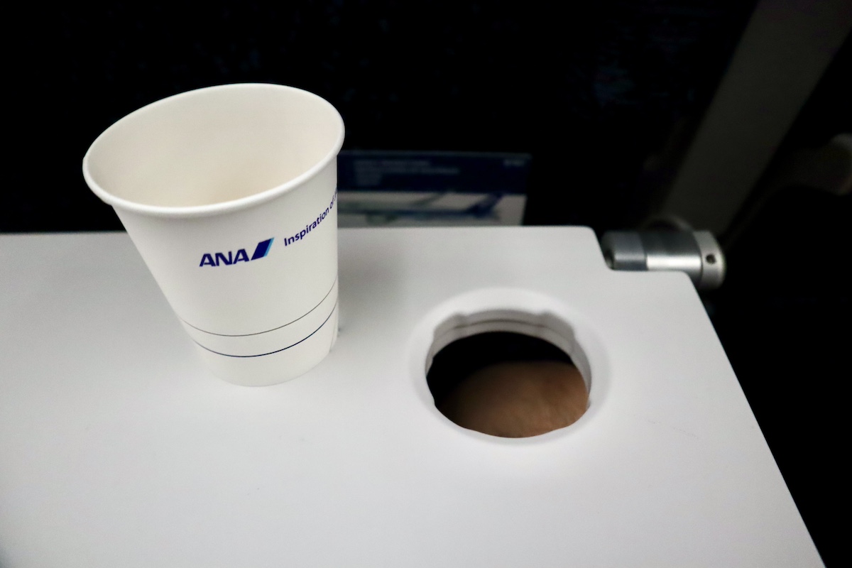 IMG 9546 ANA787-10はカップホルダー無し