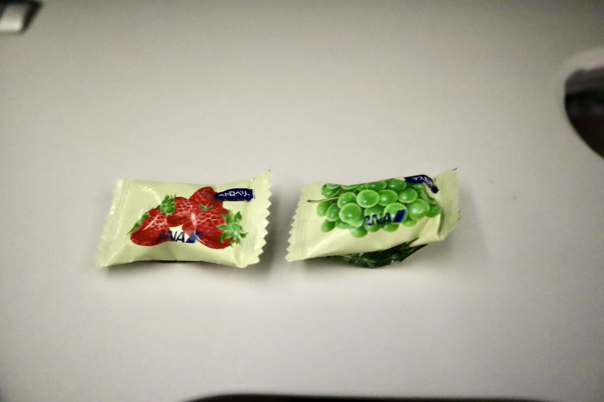 IMG 9547 ANAの着陸前飴玉サービス