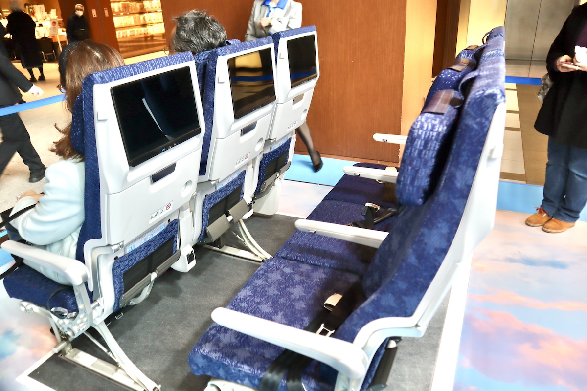 IMG 9577 ANA新787-9エコノミークラス