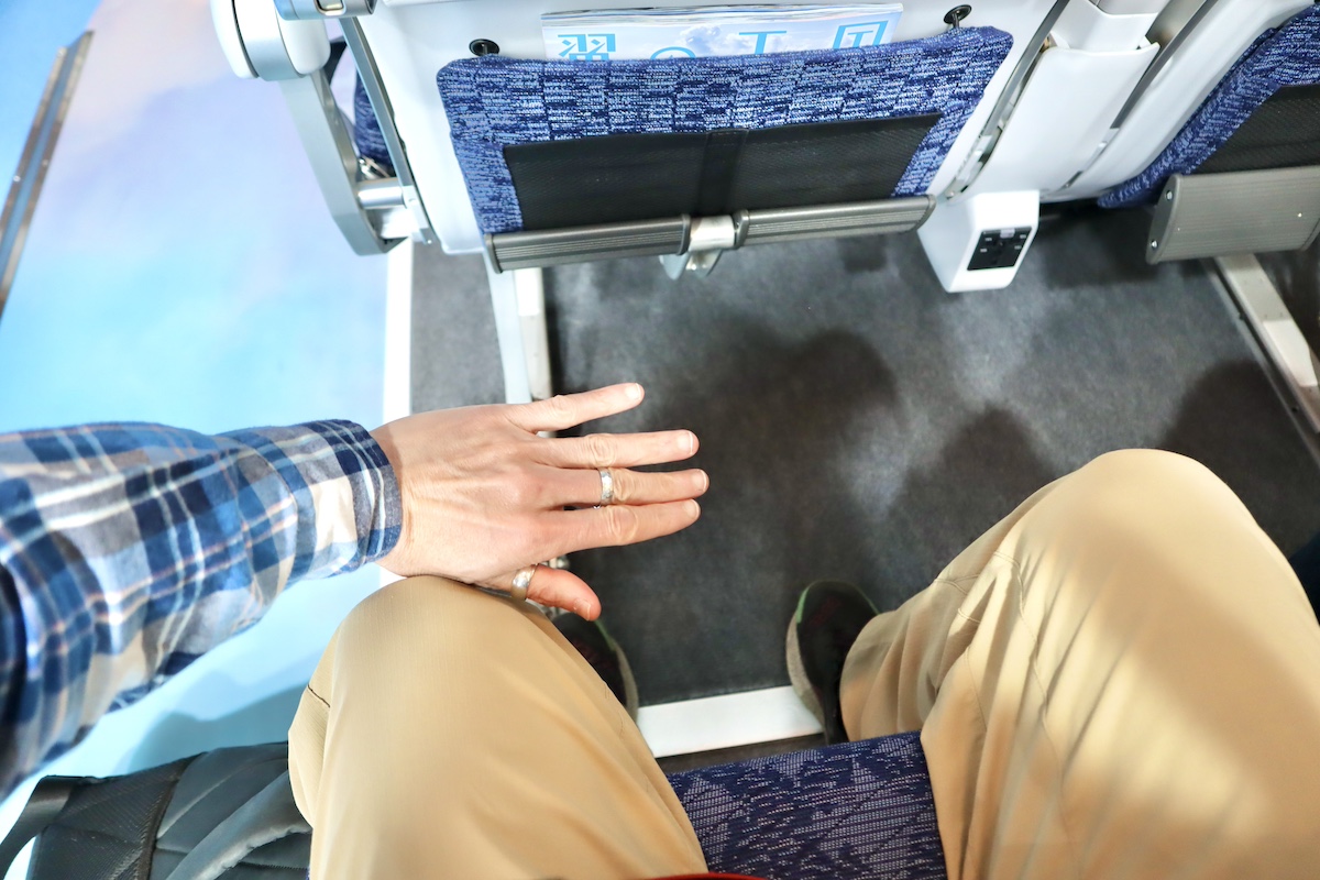 IMG 9578 ANA新787-9エコノミークラス